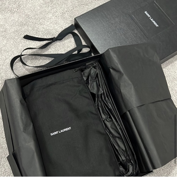 YSL UPTOWN CHAIN WALLET GRAIN DE POUDRE EMBOSSED LEATHER NWT box and dust bag - Picture 4 of 7